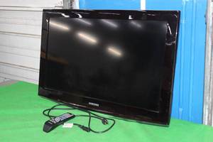 lot 335 image: SAMSUNG LN32B460B20 WITH REMOTE
