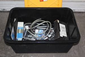 lot 375 image: MISC LOT 27GAL GREENMODE TOTE WITH LID INCLUDED
