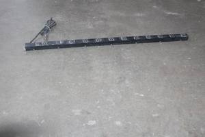 lot 383 image: CHICAGO ELECTRIC 4FT 12 OUTLET POWER STRIP
