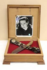 lot 33 image: DONNA KARAN AUTOGRAPHED SIGNED 10 X 8 BLACK & WHITE  PHOTO WITH WOOD HANDLE KNIFE & VINTAGE COWHIDE  COIN GAUCHO DAGGER BELT IN WOOD STORAGE DISPLAY BOX