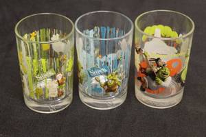 lot 194 image: TOTAL OF 3 VINTAGE MC DONALDS SHREK 2010 DREAMWORKS ANIMATION COLLECTOR GLASSES, 5H&nbsp