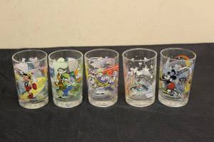 lot 195 image: TOTAL OF 5 MC DONALDS WALT DISNEY COLLECTOR GLASSES&nbsp