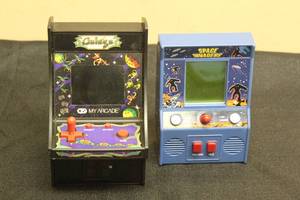 lot 211 image: TOTAL OF 2 MINI&nbsp RETRO ARCADE GAMES -SPACE INVADER &amp GALAGA&nbsp