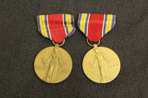 lot 214 image: TOTAL OF 2 WORLD WAR II 1941-1945 UNITED STATES OF AMERICA FREEDOM FROM FEAR AND WANT ,FREEDOM OF SPEECH AND RELIGION