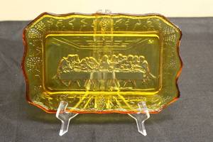 lot 215 image: VINTAGE TIARA&nbsp AMBER GLASS THE LAST SUPER RELIGIOUS BREAD PLATE 7X11L