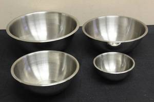 lot 216 image: TOTAL OF 4 STAINLESS STEEL MIXING BOWLS , 13,12,9,6&nbsp