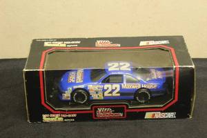 lot 231 image: NASCAR RACING CHAPIONS 124 SCALE DIE CAST STOCK CAR&nbsp