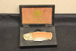 lot 245 image: DALE EARNHART #3 FEB 2001 COLLECTIBLE POCKET KNIFE IN CASE