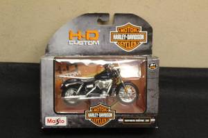 lot 181 image: MAISTO HARLEY DAVIDSON H-D CUSTOM MOTORCYCLE SERIES 32&nbsp