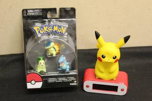 lot 257 image: POKEMON ACTION FIGURE AND TEKNOFUN POKEMON CLOCK