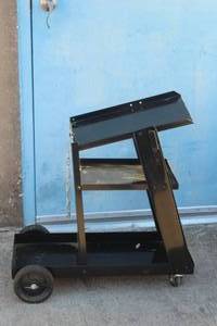 lot 43 image: CHICAGO ELECTRIC WELDING CART 100LB CAPACITY&nbsp