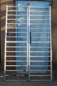 lot 44 image: YUTRAX TRI-FOLD ALUMINUM ATV UTV LOADING RAMP LBL200300
