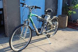 lot 47 image: MONGOOSE ELECTRIC BIKE  NEED BATTERY , COMES WITH CHARGER&nbsp