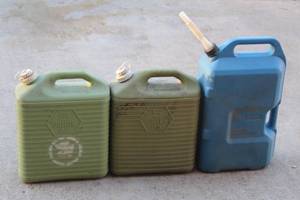 lot 59 image: TOTAL OF 3 VINTAGE 5 GALLON6 GALLON WATER JUG CANTEENS