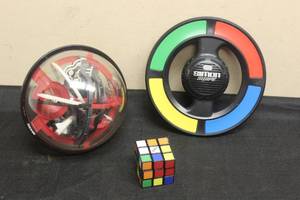 lot 66 image: TOTAL OF 3 GAMES, HASBRO SIMON SWIPE ,RUBIKS CUBE,IMAGE SPACE SHARPER&nbsp