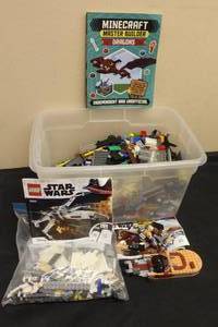 lot 76 image: GENEROUS AMOUNT OF LEGOS  SEE PICS&nbsp