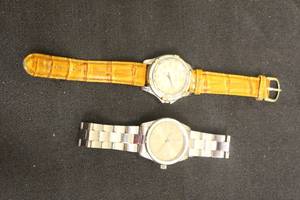 lot 103 image: TOTAL OF 2 MEN GUESS WATCHES&nbsp