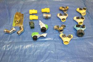 lot 104 image: LOT OF 17 GARDEN HOSE SPLITTERSCONNECTORS