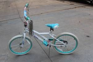 lot 18 image: TOO FAB HUFFY GIRLS BICYCLE&nbsp 20