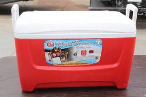 lot 19 image: IGLOO ISLAND BREEZE 47 CAN COOLER