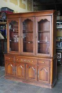 lot 39 image: 2 PC BASSET FURNITURE BUFFETCHINA CABINET RURAL FRENCH 381.88-305-BUFF