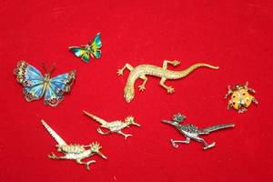 lot 107 image: LOT OF 7 VINTAGE ANIMAL DESIGN BROOCHES&nbsp