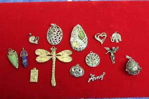 lot 108 image: LOT OF 14 VINTAGE PENDANTS&nbsp