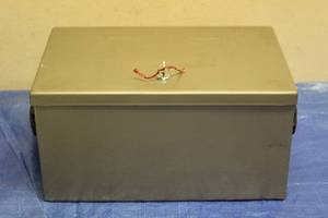 lot 112 image: VINTAGE ROCKAWAY METAL PROD CORP CASE WITH LOCK AND KEY
