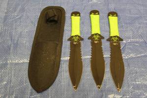 lot 114 image: SET OF 3 TAC ASSUALT KNIVES WITH CASE