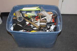 lot 119 image: GENEROUS AMOUNT OF KITCHEN UTENSILS TOTE INCLUDED