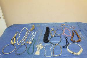 lot 50 image: LOT OF 26 ASSORTED NECKLACES