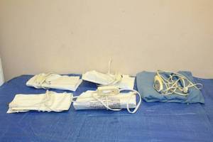 lot 129 image: LOT OF 5 ELECTRIC HEATING PADS