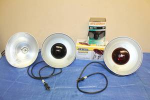 lot 131 image: TOTAL OF 3 HEAT LAMPS E233929 WITH RED HEAT BULBS&nbsp