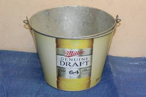 lot 61 image: 2009 MILLER BREWING COMPANY MILLER GENUINE DRAFT GALVANIZED 5QT ICE BUCKET WITH&nbsp HANDLE