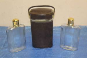 lot 89 image: VINTAGE LEATHER FLASK HOLDER WITH 2 GLASS FLASK