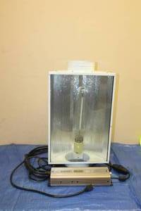 lot 6 image: HYDRO BOTONIC SOLUTION FIXED LUMINAIRE WITH NEBULA 4.0 ELECTRONIC BALLAST