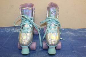lot 153 image: ROLLER DERBY YOUTH SIZE 3-6 PIXIE SKATES&nbsp
