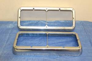 lot 167 image: 2 DUAL HEADLIGHT BEZEL FOR KENWORTH PETERBILT FREIGHTLINER