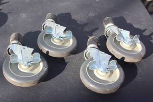 lot 191 image: TOTAL OF 4 CASTERS 5