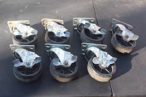lot 196 image: TOTAL OF 7 LOCKING CASTERS 4