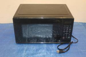 lot 198 image: WAMART MICROWAVE MSF0B100072352&nbsp