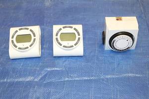 lot 242 image: TOTAL OF 3 DIGITAL HEAVY DUTY TIMERS&nbsp