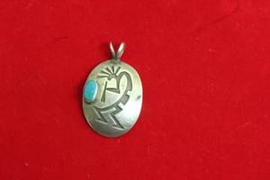 lot 243 image: STERLING SILVER NATIVE AMERICAN WITH TURQOISE STONE PENDANT WT 9.9 GRAMS&nbsp