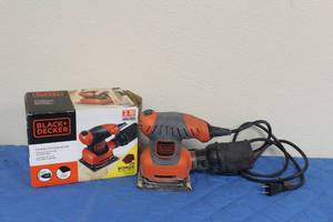 lot 14 image: BLACK &amp DECKER 14 SHEET FINISHING SANDER IN ORIGINAL BOX , FS540&nbsp