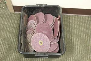 lot 16 image: GENEROUS AMOUNT OF 3M SCOTCH BRITE DISC  SEE PICS TOTE INCLUDED&nbsp