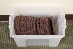 lot 17 image: TOTAL OF 16 SCRUB BUFFING&nbsp DISC  SEE PICS TOTE INCLUDED&nbsp