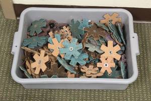 lot 18 image: GENEROUS AMOUNT OF SCOTCH BRITE ABRASIVE SANDING SURFACE STAR DISC  SEE PICS TOTE INCLUDED&nbsp