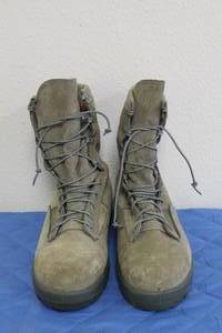 lot 93 image: BELLEVILLE VIBRAM GORE-TEX BOOTS SIZE 9.5R&nbsp