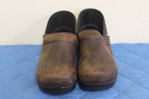 lot 94 image: WOMEN DANSKO PROFESSIONAL CLOGS , SIZE 40&nbsp