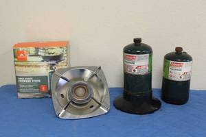 lot 101 image: OZARK TRAIL SINGLE BURNER PROPANE STOVE WITH 2- USED PROPANE TANKS&nbsp